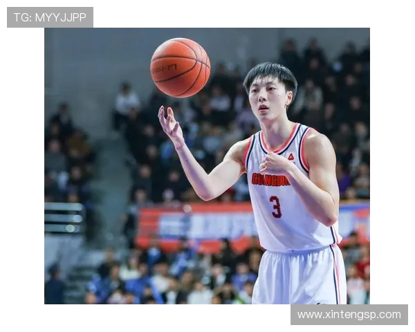 胡明轩引领新生代球员奋勇拼搏展现中国篮球青春力量